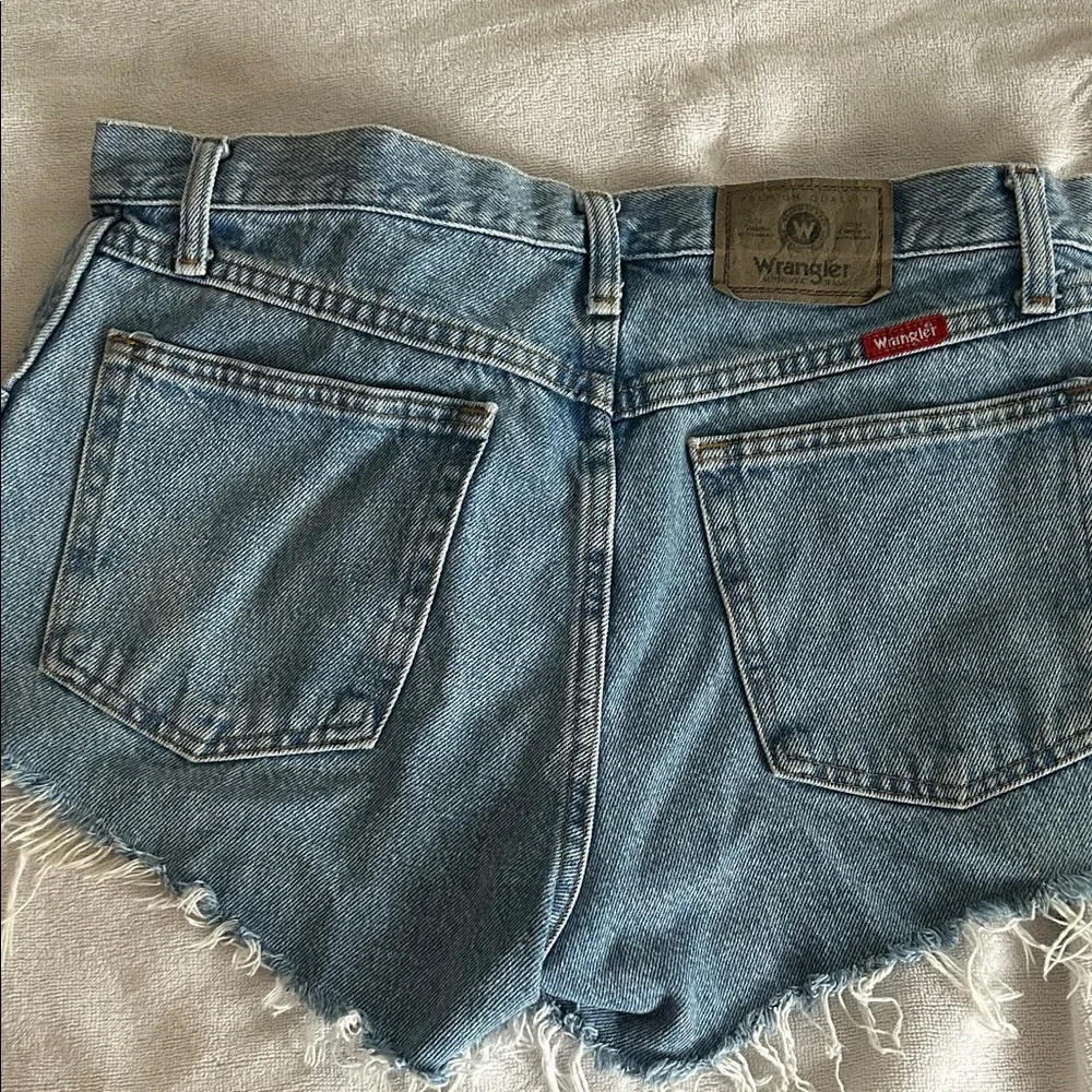 Wrangler jeans Fabulous Customized Goldfish Denim Cutoff Shorts - Picture 9 of 10